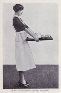 Illustration pour la posture dans les travaux ménagers (photo n/b) - English Photographer