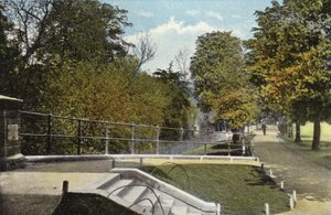 Dans les jardins de la salle des pompes, Leamington