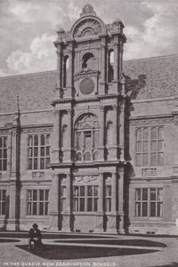 Dans la cour, New Examination Schools - English Photographer