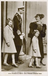 Le roi George VI et la reine Elizabeth avec leurs filles, les princesses Elizabeth et Margaret - English Photographer