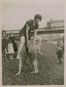 Sauter à la plage de Brighton - English Photographer