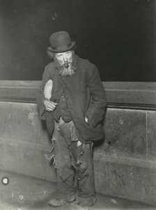 Londres, clochard avec une pipe - English Photographer