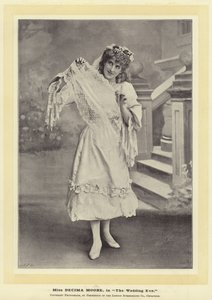 Mlle Decima Moore, dans The Wedding Eve