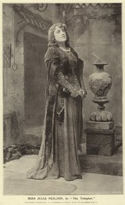 Mlle Julia Neilson, dans The Tempter