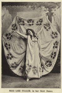 Mlle Loie Fuller, dans sa danse de jupe
