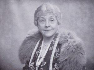 Mme Laura Henderson, propriétaire du Windmill Theatre, Piccadilly, Londres