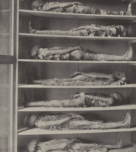 Momies de prêtres, les corps de prêtres embaumés avant qu