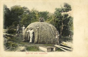 Hutte indigène en construction