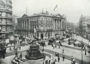 Piccadilly Circus, montrant la fontaine commémorative Shaftesbury et le London Pavilion - English Photographer