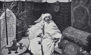 Pierre Loti dans son étude (photo n/b)