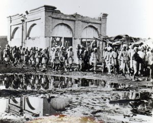 Prisonniers passant le Mihrab, la Maison de Prière du Khalifa, 1898