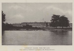 Collège de Sandhurst, depuis le lac