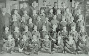 Groupe scolaire, école inconnue, 1895 - English Photographer