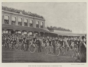 Départ pour la course cycliste de dix miles à Kennington Oval