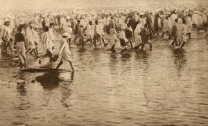 Des partisans du Mahatma Gandhi protestent contre la taxe britannique sur le sel en Inde.