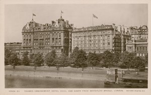 Thames Embankment Hôtel Cecil et Savoy depuis le pont de Waterloo, Londres