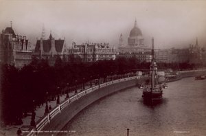 Embankment de la Tamise depuis le pont de Waterloo