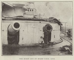 Le canon éclaté à bord du HMS Ajax - English Photographer