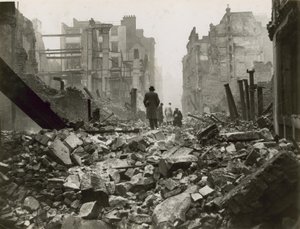 La ville de Londres après un raid aérien - English Photographer