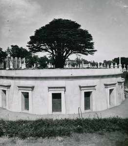 La Catacombe du Liban, Highgate Cemetery - English Photographer