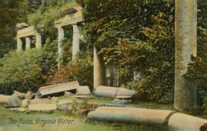 Les ruines à Virginia Water au Windsor Great Park, Angleterre