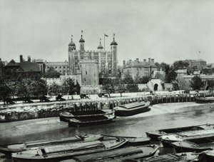 Tour de Londres, Tower Hill : depuis la rivière, 1895