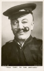 Femme en uniforme et moustache - English Photographer