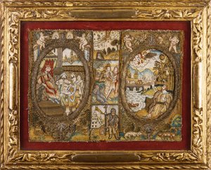 Reliure de livre en broderie représentant des scènes religieuses avec un roi assis et un ange s