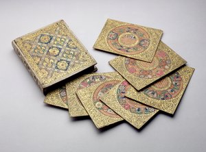 Un ensemble de tranchoirs et leur boîte, milieu du 16ème siècle