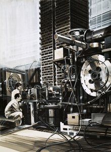 Banques de condensateurs nécessaires pour allumer le plasma dans les chambres électromagnétiques - English School