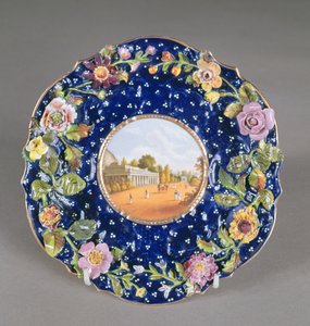 Assiette de Worcester de Chamberlain avec fleur incrustée et vue de la salle des pompes de Montpellier, Cheltenham, 1820 - English School
