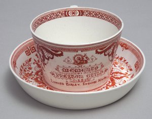 Tasse à thé commémorative et soucoupe lisant Un Souvenir de Preston Guild 1882, Minton, Angleterre, vers 1882
