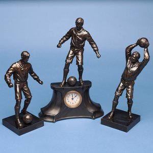 Footballeurs, une horloge (peinture en métal)