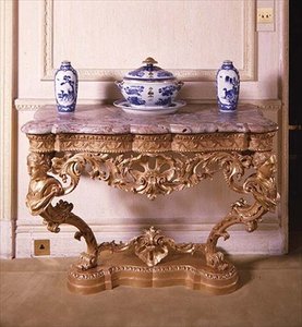 Console sculptée George II, c.1750 (bois doré avec dessus en marbre) - English School