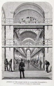 Intérieur de la Surrey House of Correction, Wandsworth, avec les prisonniers sortant après le dîner, extrait de 