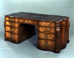 Table de bibliothèque fabriquée par Gillows de Lancaster selon un design de Thomas Chippendale, fournie en 1778 à Sir James Ibbetson