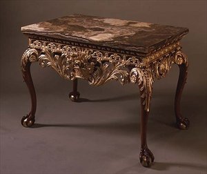 Table à dessus de marbre avec pieds en boule et griffes, c.1720 (dorure partielle et marbre)