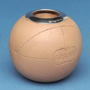 Porte-allumettes en forme de ballon de football, Doulton & Co., Lambeth (céramique)