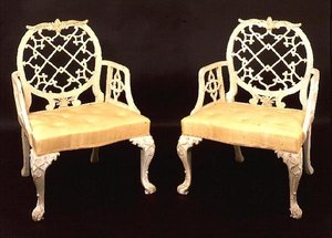 Paire de fauteuils peints et sculptés, George III, fin du XVIIIe siècle - English School