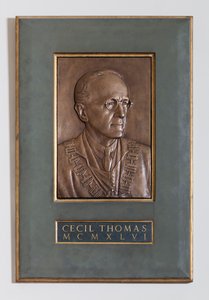 Plaque représentant Cecil Thomas, sculpteur et médailleur, 1946 - English School