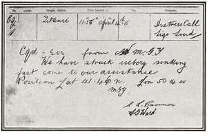 Message SOS reçu par le vapeur russe, Birma, environ cinq minutes après que le Titanic a heurté un iceberg le 15 avril 1912, de "The Sphere", 04 mai 1912 - English School