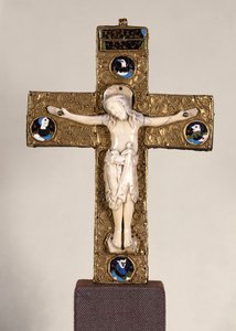 Crucifix saxon, anglo-saxon, vers 1000 (ivoire et or)