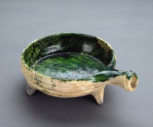 Poêlon avec glaçure verte et manche creux - English School