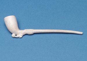 Petite pipe avec tige en forme de jambe et botte de dame - English School