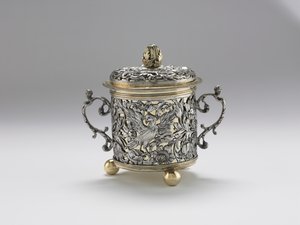 Coupe à deux anses, 1677