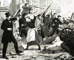 Homme non identifié regardant la bataille