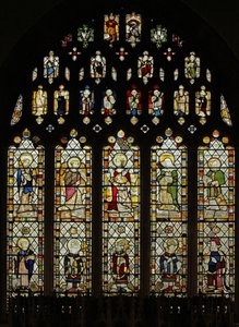 Fenêtre Ew représentant du verre de Somerset vers 1450 dans la fenêtre est avec dix belles figures de saints - English School