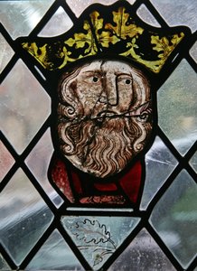 Fenêtre dans les cloîtres représentant une tête de David