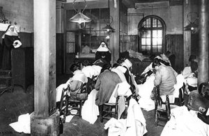 Atelier à la prison pour femmes de Saint-Lazare, Paris, 1931 - Ernest Flammarion