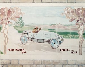 Gabriel conduisant une voiture Mors dans la course Paris-Madrid de 1903, connue sous le nom de La Course de la Mort